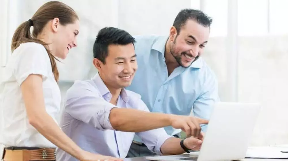 5 Fakta mengejutkan Simu Liu pemeran Shang-Chi, pernah jadi akuntan © 2021 brilio.net