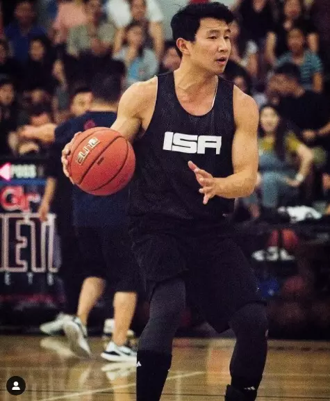 5 Fakta mengejutkan Simu Liu pemeran Shang-Chi, pernah jadi akuntan © 2021 brilio.net