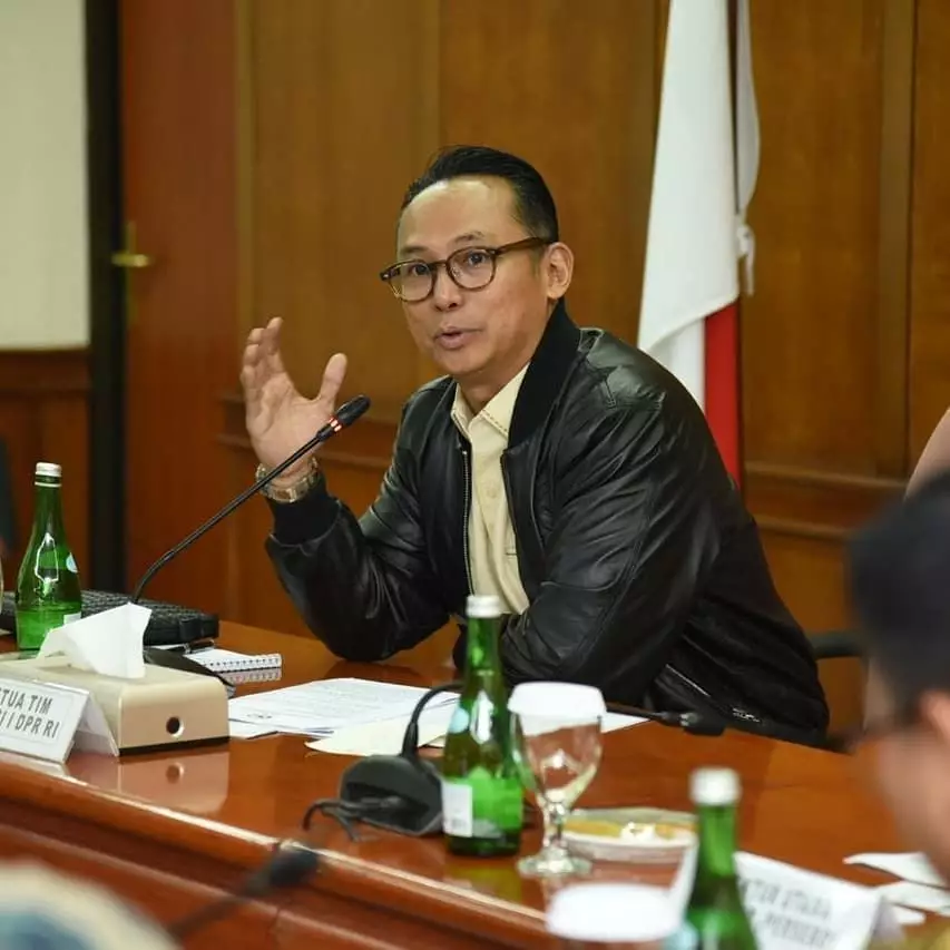 presenter kuis era 90-an dari berbagai sumber presenter kuis era 90-an dari berbagai sumber