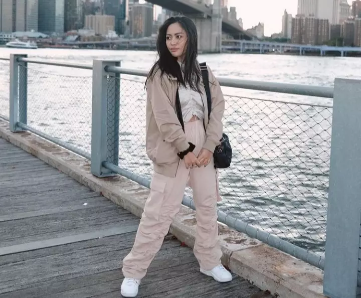 gaya rachel Vennya selama di New Yorks Instagram/@rachelvennya