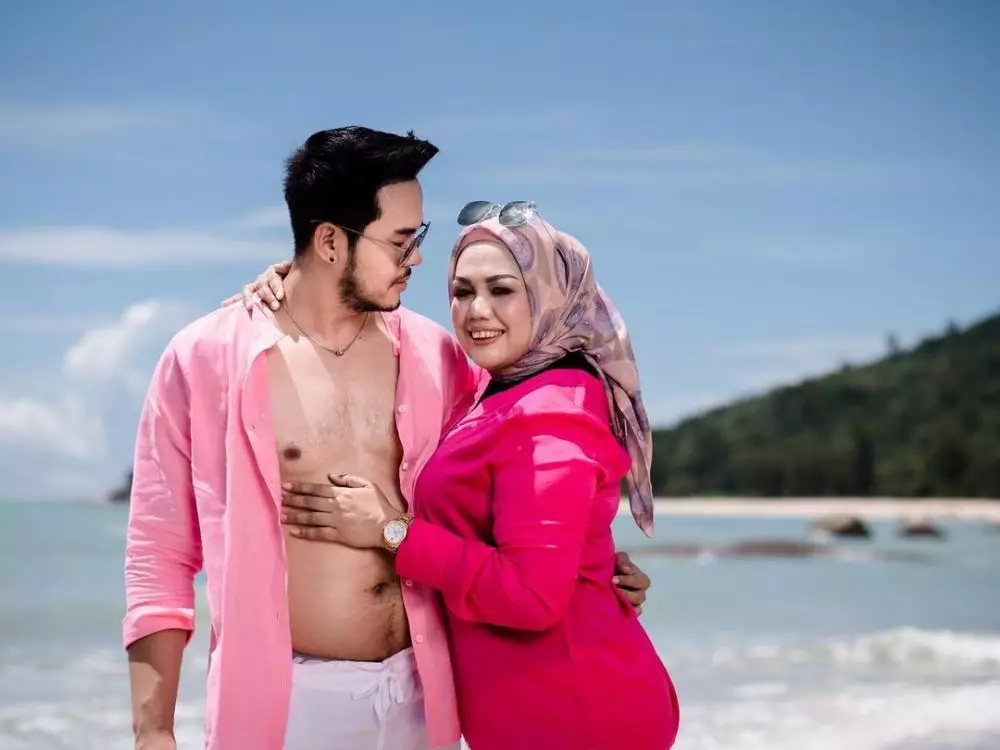 Elly Sugigi beri ucapan manis untuk Aher Instagram Elly Sugigi beri ucapan manis untuk Aher Instagram