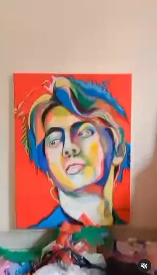 Lukis member BTS dari limbah plastik © Instagram/@edy_art_studio Lukis member BTS dari limbah plastik © Instagram/@edy_art_studio