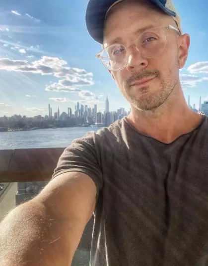 potret terbaru Steve host acara Blue's Clues dari berbagai sumber