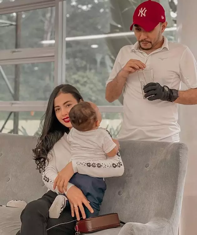 Potret terbaru Enji mantan Ayu Ting Ting Instagram Potret terbaru Enji mantan Ayu Ting Ting Instagram
