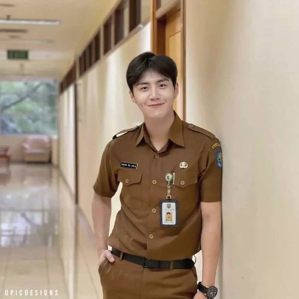 editan foto Kim Seon-ho pakai baju profesi berbagai sumber