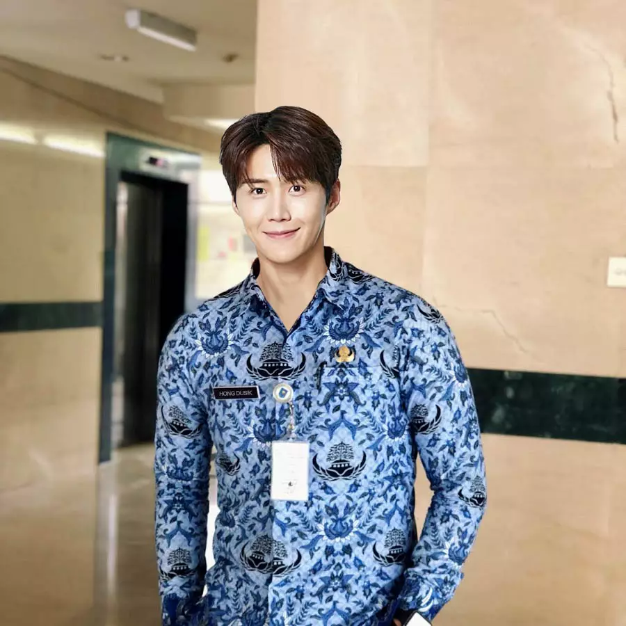editan foto Kim Seon-ho pakai baju profesi berbagai sumber