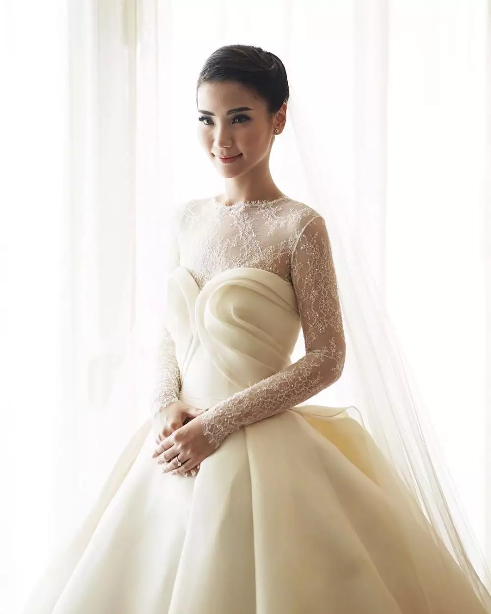 seleb pakai gaun rancangan Hian Tjen Instagram © 2021 brilio.net