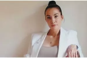 7 Rahasia awet muda Nadya Hutagalung, konsumsi makanan berwarna