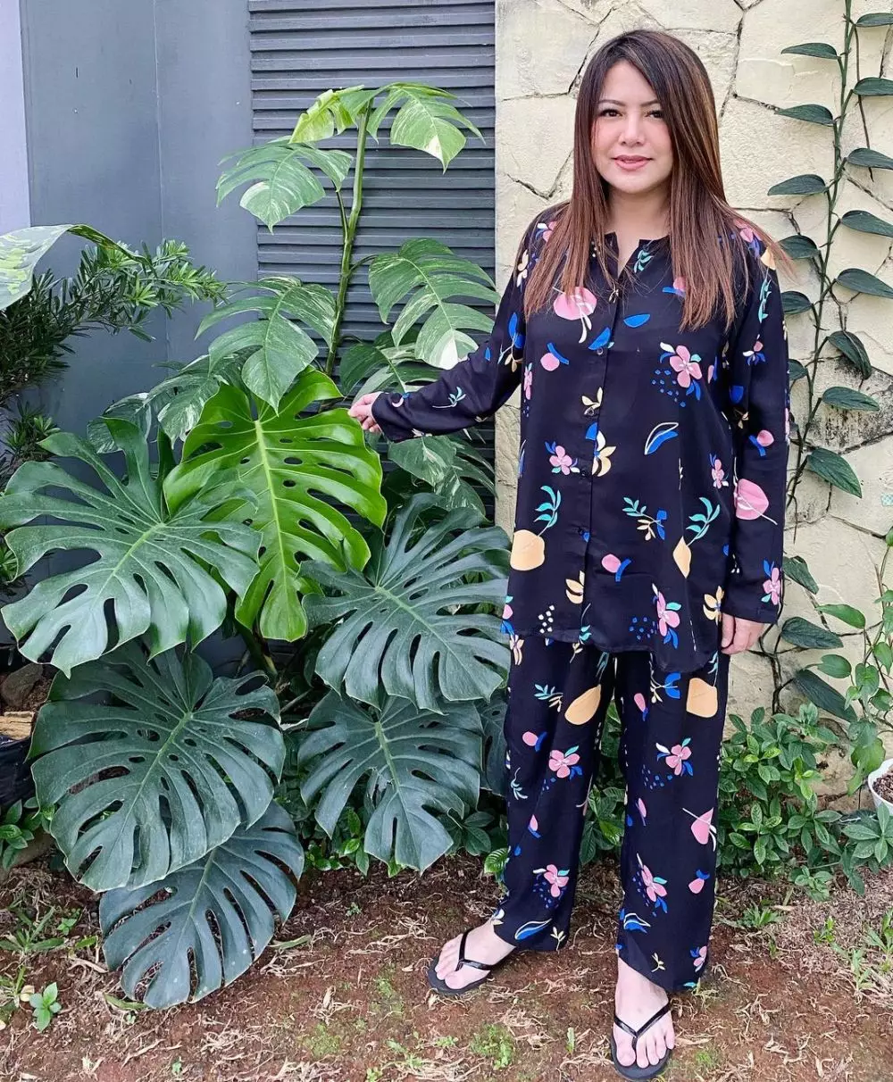 Potret terbaru Wina Natalia © 2021 brilio.net Potret terbaru Wina Natalia © 2021 brilio.net