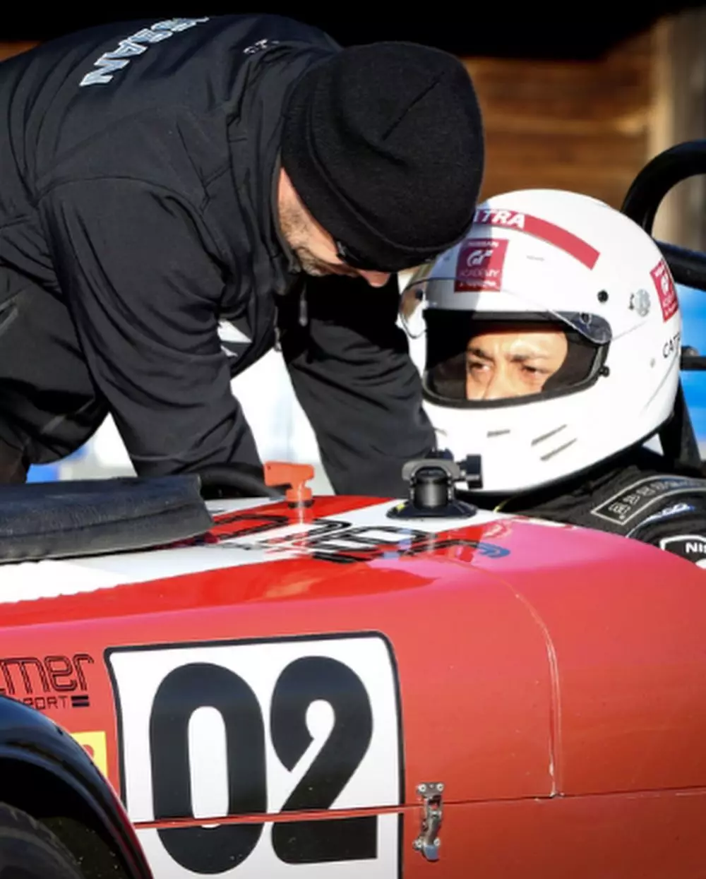 gaya Catra Felder anak Minati di arena balap  Instagram © 2021 brilio.net