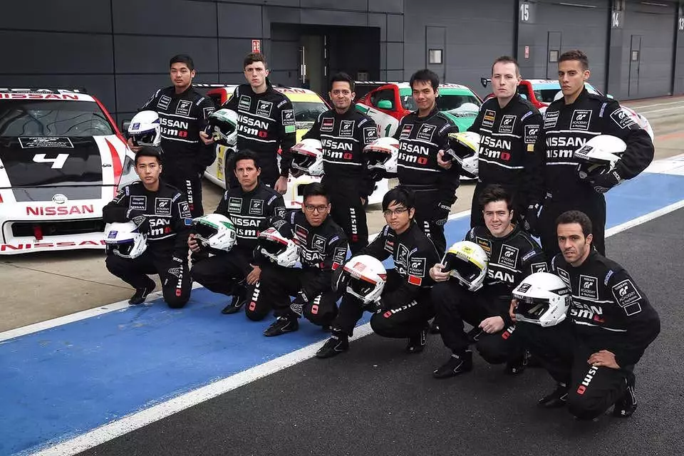 gaya Catra Felder anak Minati di arena balap  Instagram © 2021 brilio.net