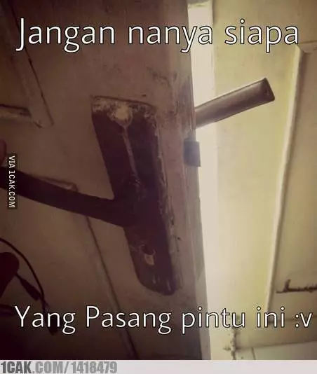 potret lucu kalau salah pasang gagang pintu absurd © 2021 1cak.com potret lucu kalau salah pasang gagang pintu absurd © 2021 1cak.com