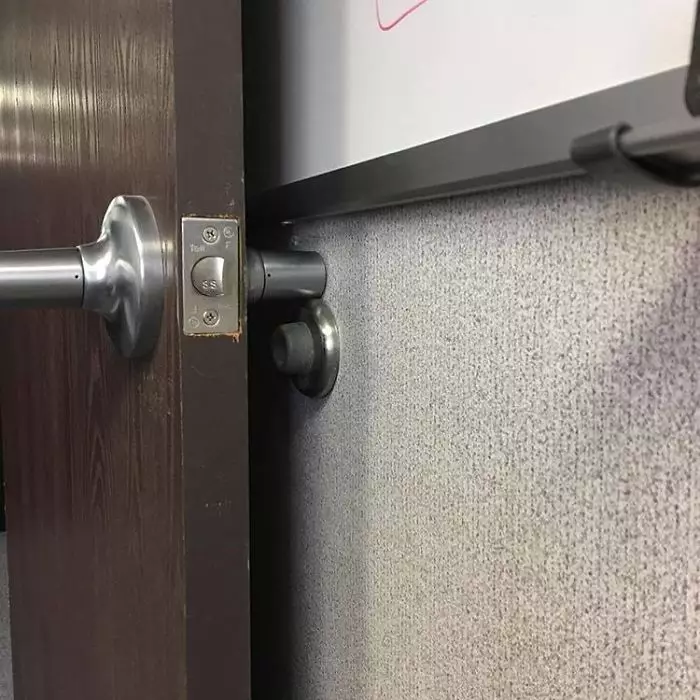 potret lucu kalau salah pasang gagang pintu absurd © 2021 1cak.com potret lucu kalau salah pasang gagang pintu absurd © 2021 1cak.com