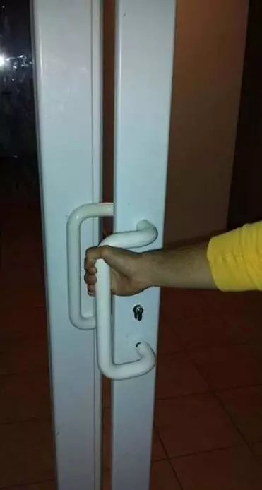 potret lucu kalau salah pasang gagang pintu absurd © 2021 1cak.com potret lucu kalau salah pasang gagang pintu absurd © 2021 1cak.com