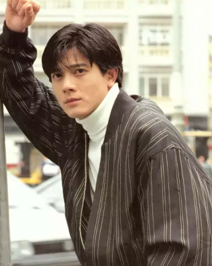 Pesona Aaron Kwok saat muda dari berbagai sumber Pesona Aaron Kwok saat muda dari berbagai sumber