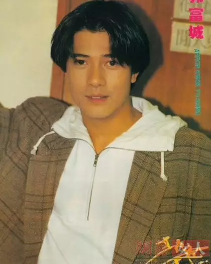 Pesona Aaron Kwok saat muda dari berbagai sumber Pesona Aaron Kwok saat muda dari berbagai sumber