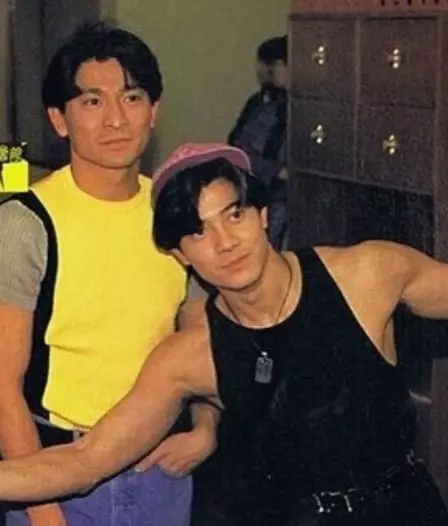 Pesona Aaron Kwok saat muda dari berbagai sumber Pesona Aaron Kwok saat muda dari berbagai sumber