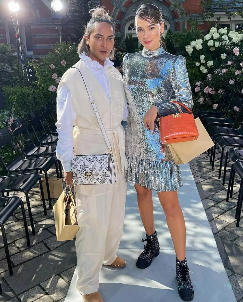Luna Maya di NYFW © 2021 berbagai sumber