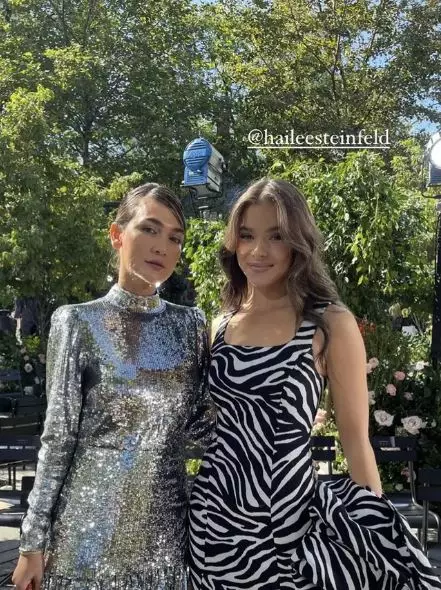 Luna Maya di NYFW © 2021 berbagai sumber