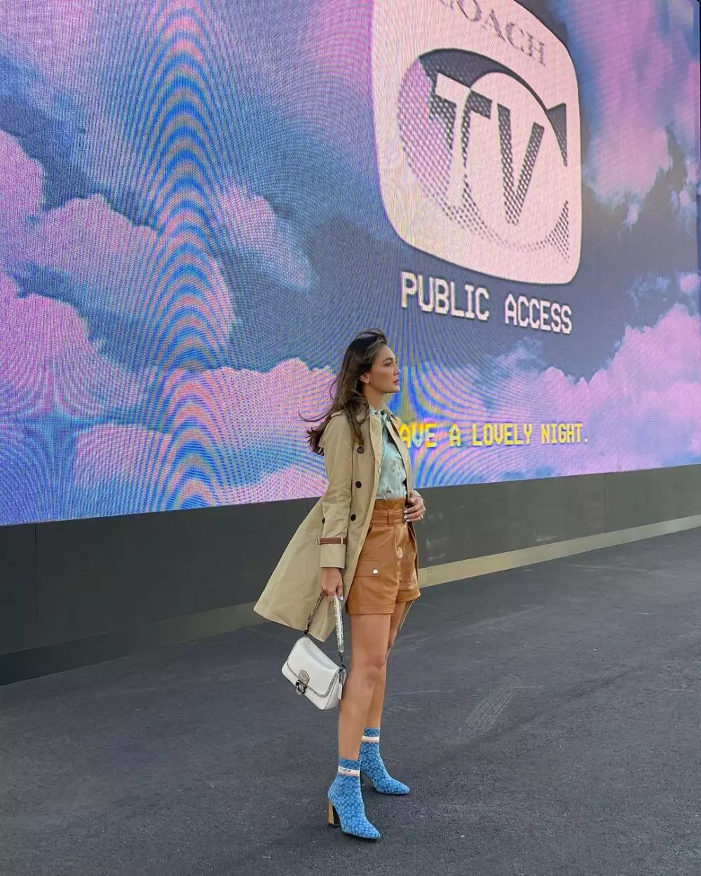 Luna Maya di NYFW © 2021 berbagai sumber