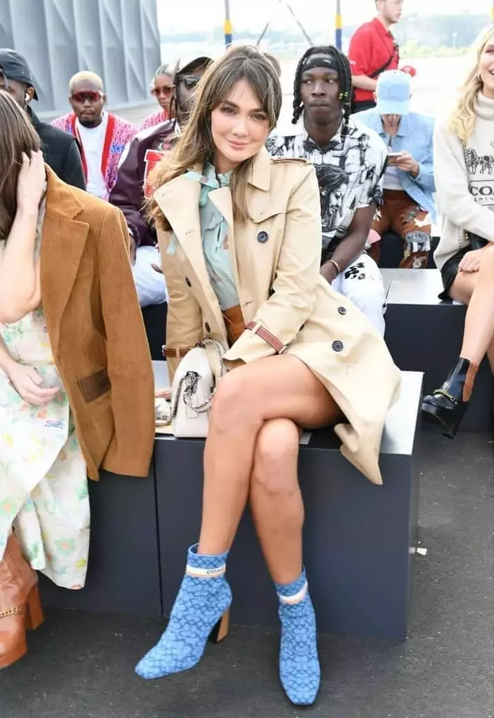 Luna Maya di NYFW © 2021 berbagai sumber