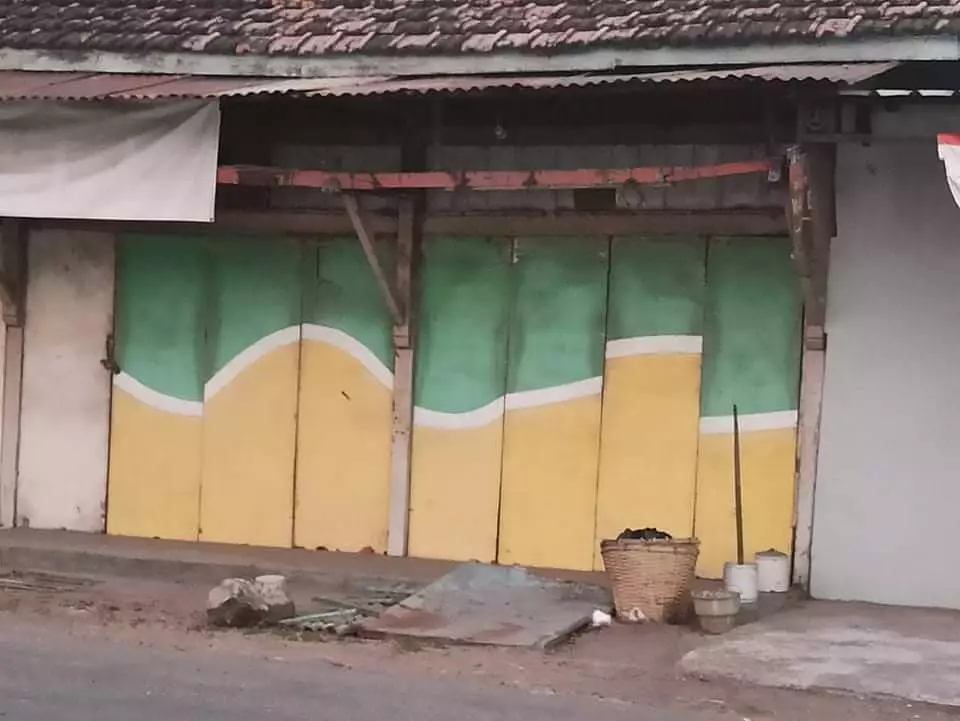 potret lucu hasil orang ngecat bikin greget © 2021 berbagai sumber