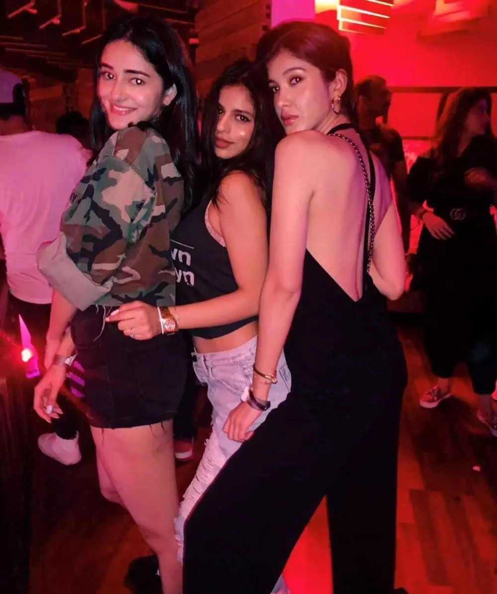 Suhana Ananya Shanaya BFF © 2021 berbagai sumber Suhana Ananya Shanaya BFF © 2021 berbagai sumber