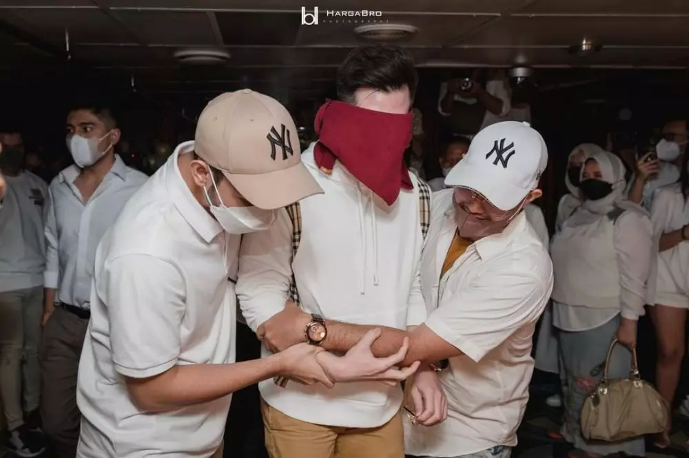 Momen Ultah Verrell Bramasta ke-25 dari berbagai sumber Momen Ultah Verrell Bramasta ke-25 dari berbagai sumber