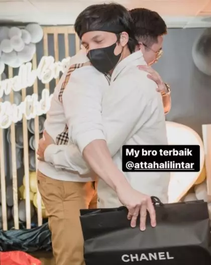 Momen Ultah Verrell Bramasta ke-25 dari berbagai sumber Momen Ultah Verrell Bramasta ke-25 dari berbagai sumber