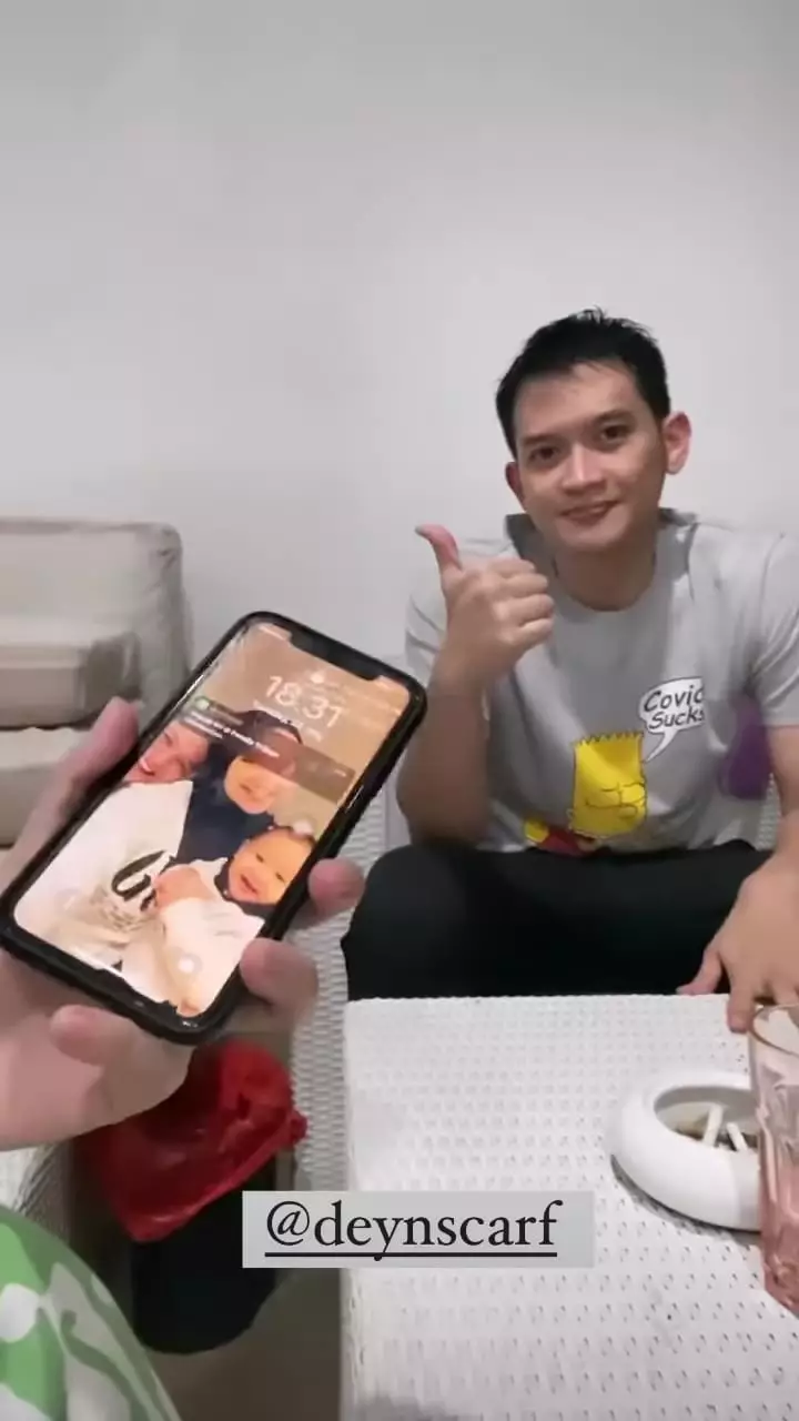 wallpaper handphone seleb © berbagai sumber