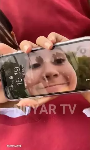 wallpaper handphone seleb © berbagai sumber