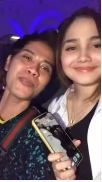 wallpaper handphone seleb © berbagai sumber