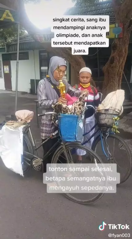 Perjuangan ibu antar anak olimpiade naik sepeda © TikTok/@fyan003