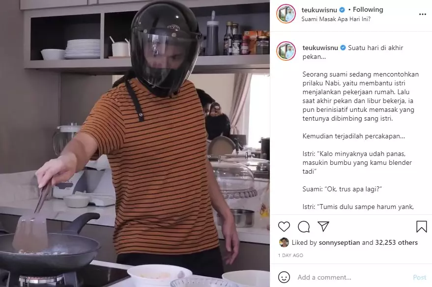 Teuku Wisnu kocak kenakan helm © Instagram/@teukuwisnu