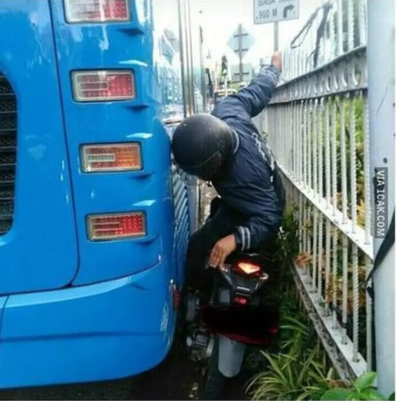 momen apes orang kalau terjebak di tempat umum © 2021 1cak.com momen apes orang kalau terjebak di tempat umum © 2021 1cak.com