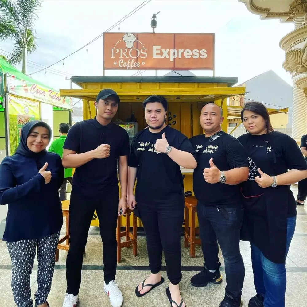  cara Muzdalifah desain teras jadi restoran dari berbagai sumber