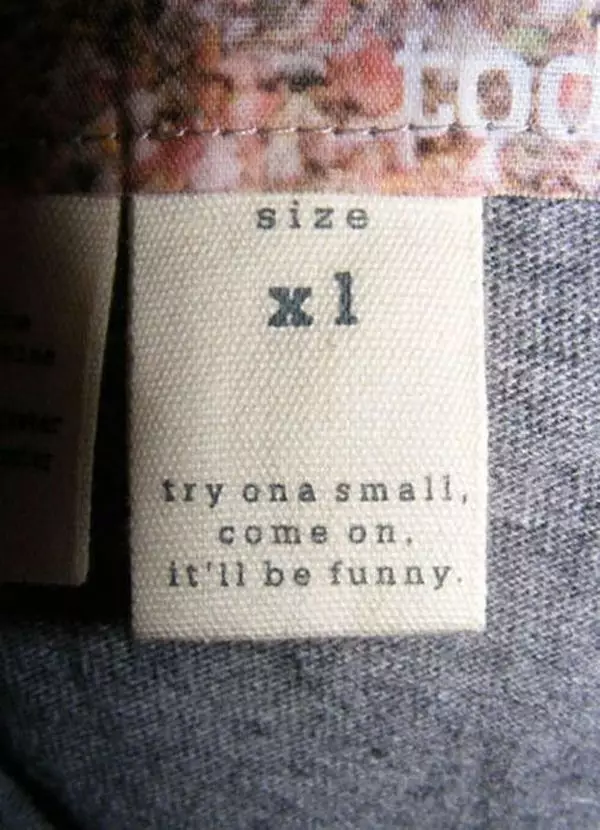 peringatan di label baju yang bikin melongo abis © 2021 1cak.com