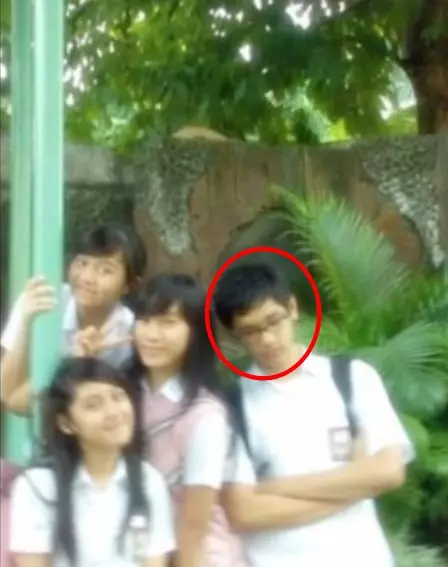 potret penyanyi pria bareng geng SMA dari berbagai sumber potret penyanyi pria bareng geng SMA dari berbagai sumber