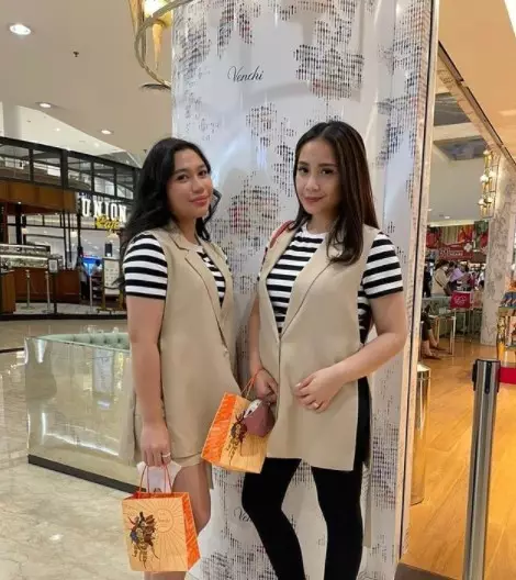 cara Nagita Slavina memilih busananya Instagram/@raffinagita1717