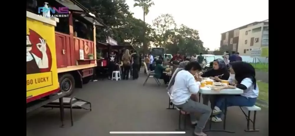 Nagita borong jajanan food truck © 2021 brilio.net Nagita borong jajanan food truck © 2021 brilio.net
