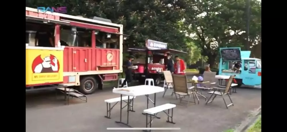 Nagita borong jajanan food truck © 2021 brilio.net Nagita borong jajanan food truck © 2021 brilio.net