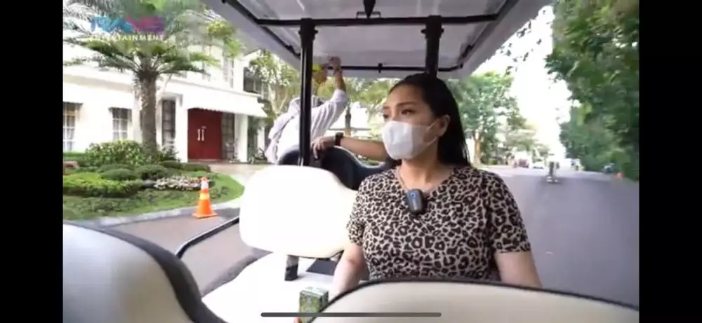 Nagita borong jajanan food truck © 2021 brilio.net Nagita borong jajanan food truck © 2021 brilio.net