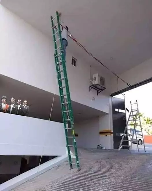 momen orang benerin barang bikin pusing © 2021 instagram.com