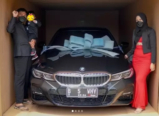 viral bocah 2 tahun dapat kado mobil senilai Rp 1,2 miliar © Instagram/@wahyu_kandacong viral bocah 2 tahun dapat kado mobil senilai Rp 1,2 miliar © Instagram/@wahyu_kandacong