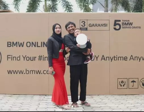 viral bocah 2 tahun dapat kado mobil senilai Rp 1,2 miliar © Instagram/@wahyu_kandacong viral bocah 2 tahun dapat kado mobil senilai Rp 1,2 miliar © Instagram/@wahyu_kandacong