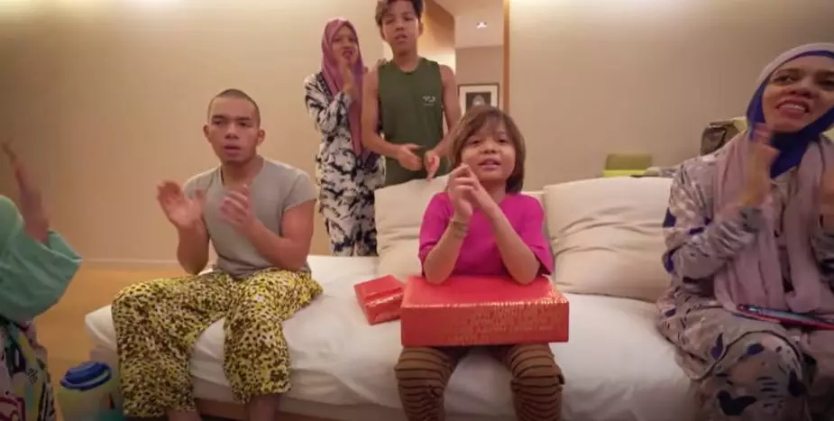 KD kirim hadiah untuk adik Atta Halilintar © 2021 brilio.net KD kirim hadiah untuk adik Atta Halilintar © 2021 brilio.net