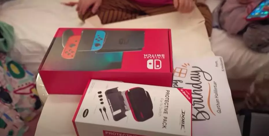 KD kirim hadiah untuk adik Atta Halilintar © 2021 brilio.net KD kirim hadiah untuk adik Atta Halilintar © 2021 brilio.net