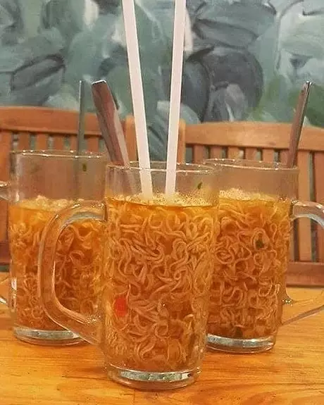 potret orang mau makan malah ribet sendiri © 2021 instagram.com