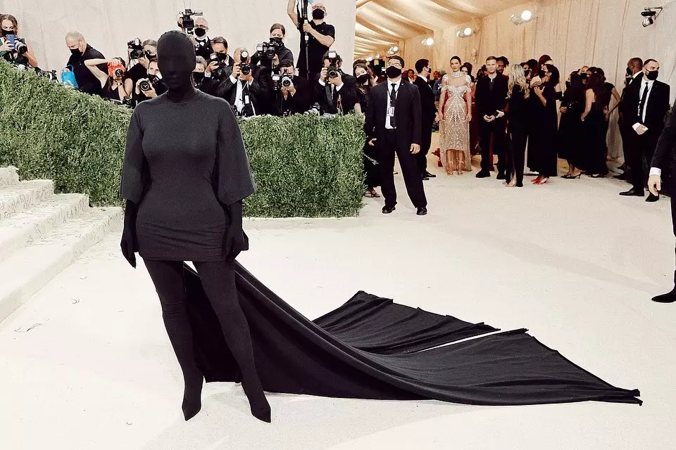 Kim Kardashian buka suara soal pakaiannya di Met Gala Instagram