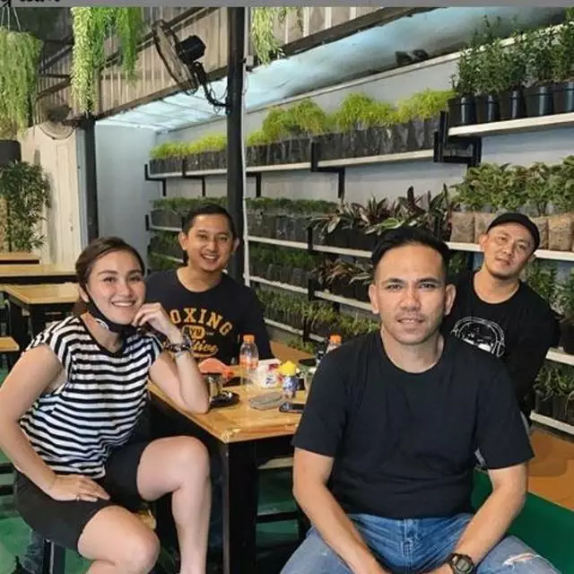 Seleb punya bisnis coffee shop Berbagai sumber 
